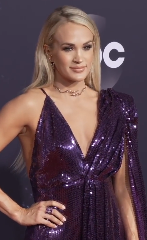 carrie underwood hottest singer