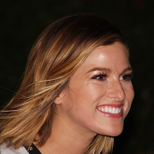 Cassadee Pope hot country singer